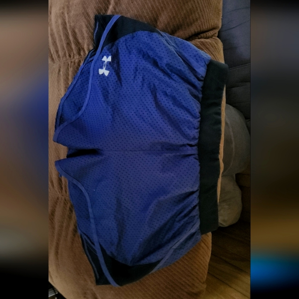 Underarmour small shorts